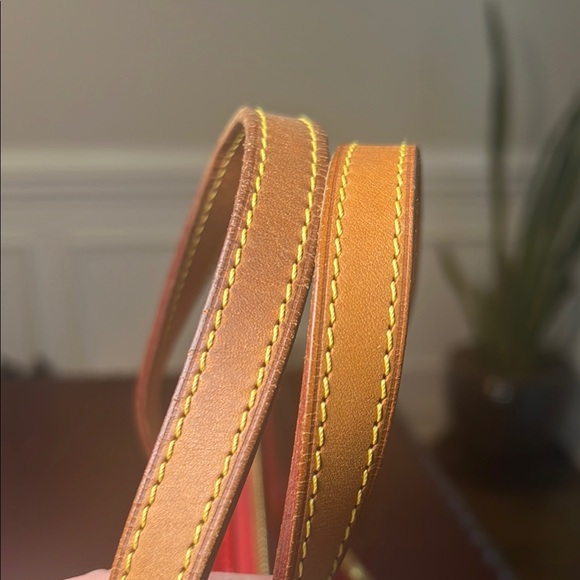 Louis Vuitton Vernis Red Embossed Bellevue Patent Leather Tote Bag - Picture 14 of 15